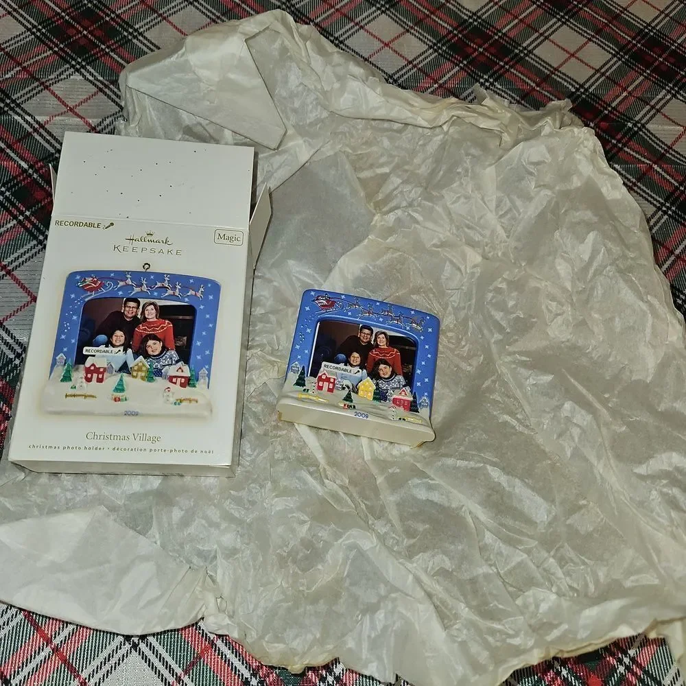 Hallmark Keepsake Recordable Christmas Village Photo Frame